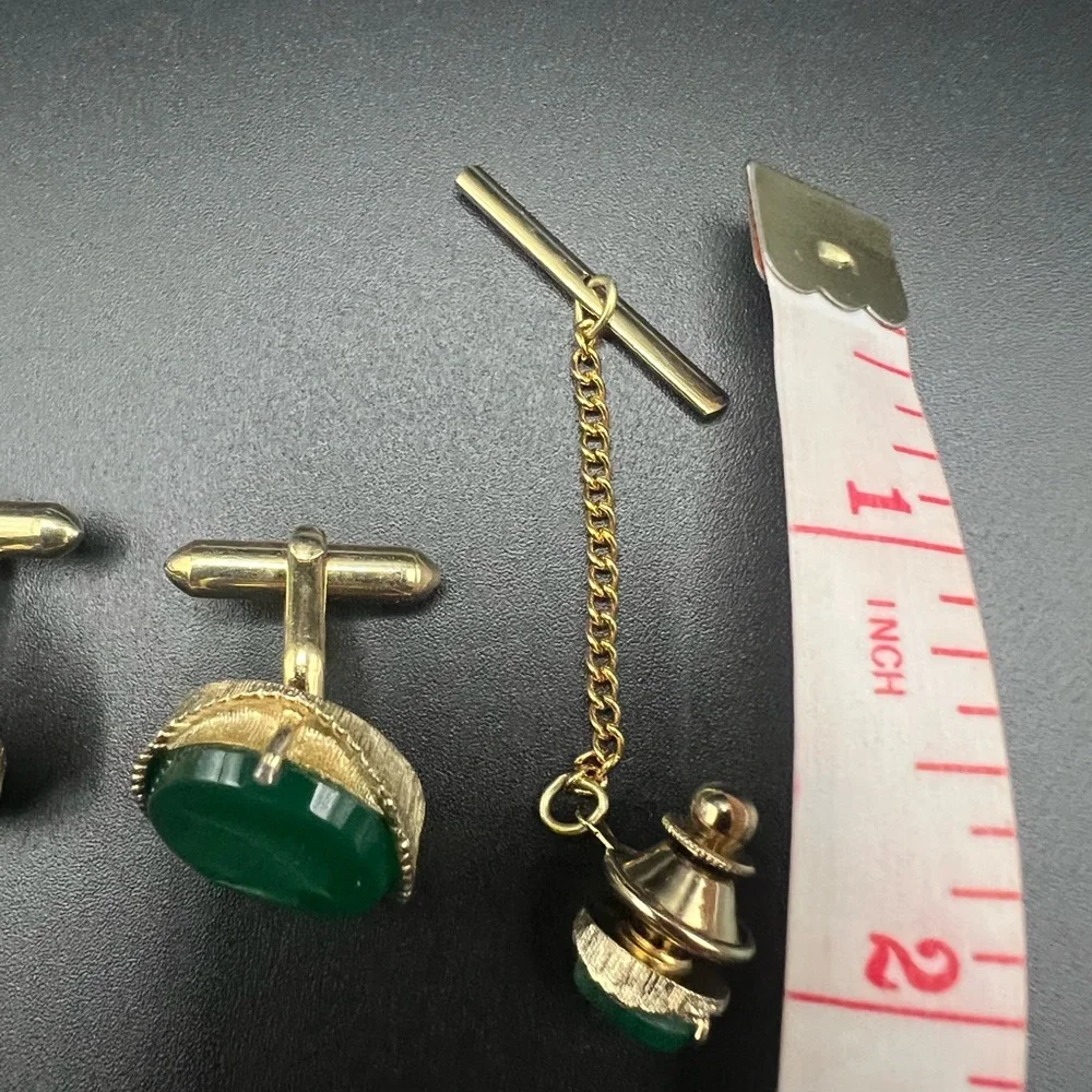 Vtg SWANK Green Intaglio Roman Soldier Gold Tone Cufflinks and Tie Tack Set